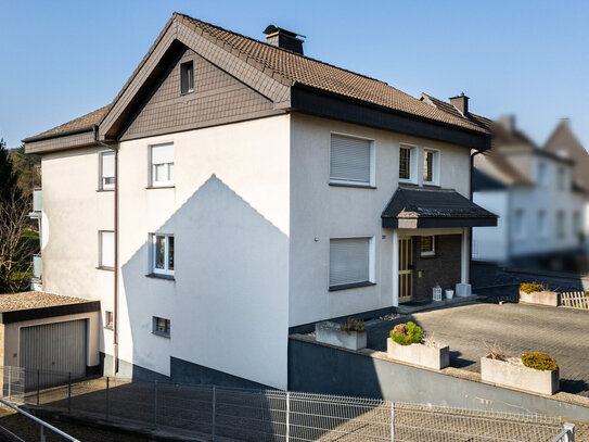 Vielseitiges Zweifamilienhaus mit Panoramablick