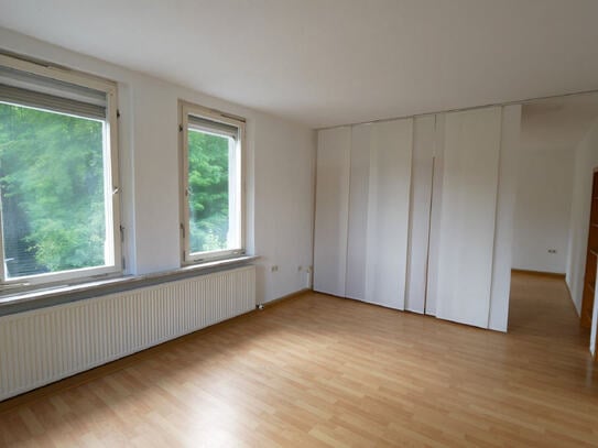 Geräumige 2-Zimmer-Wohnung mit großer Dachterrasse in der Nähe von Fachhochschule und Bahnhof