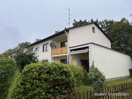 Gemütliche Doppelhaushälfte mit Balkon, Terrasse und Garten in ruhiger Lage von Teising