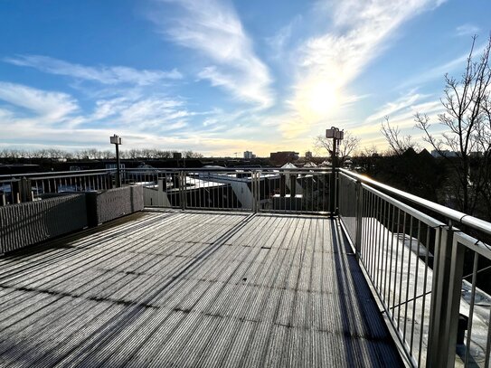 Herrlicher Ausblick von traumhafter Dachterrasse - moderne Penthouse Wohnung mit Aufzug!