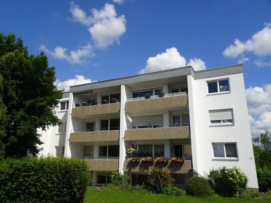 Neu renovierte Vier-Zimmer-Wohnung im 1.OG mit überdachten Südbalkon in Herzogenaurach