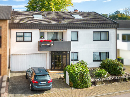 Einfamilienhaus mit Einliegerwohnung, großer Garage sowie Garten zu verkaufen + Riegelsberg