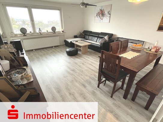 Modernisierte 3-Zimmer-Wohnung mit Balkon, Wintergarten, Aufzug und KFZ-Stellplatz