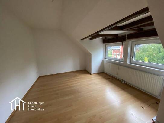 Charmante Dachgeschosswohnung mit Altbauflair - Ideal als Wohn- oder Gewerbeeinheit in zent. Lage