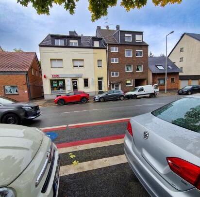 Moderne, geschmackvoll renovierte Wohnung im Erdgeschoss mit einer Garage!