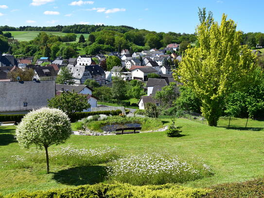 Mehrgenerationenhaus oder Kapitalanlage mit toller Aussicht und großem Garten