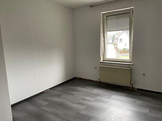 Großzügige 2-Zimmer-Etagen-Wohnung auf ca. 63 m² Wohnfläche und Stellplatz.