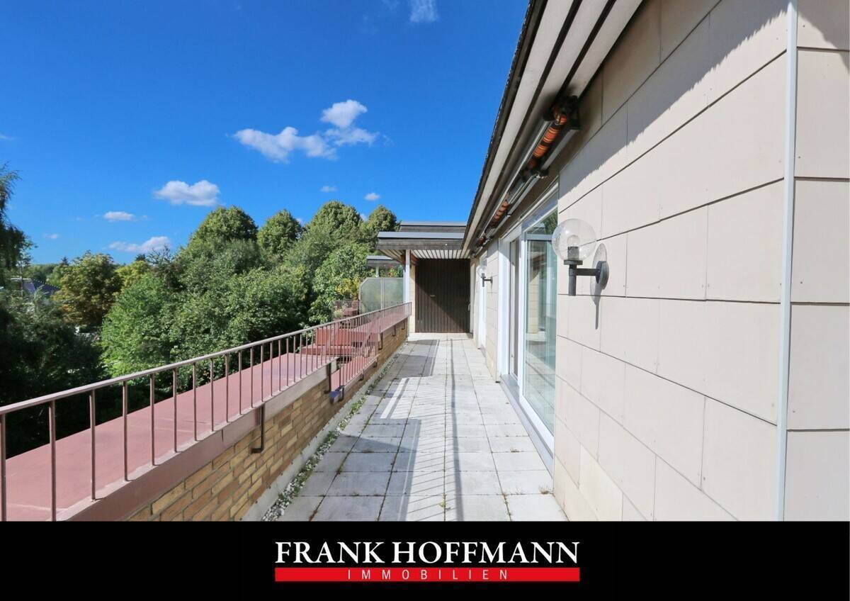 Penthouse mit großer Dachterrasse und Carport-Stellplatz in Hamburg-Meiendorf