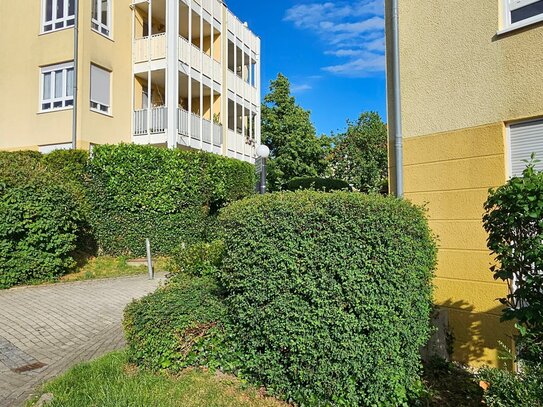 Kapitalanlage, vermietet: 2-Raum-Wohnung im 1. Obergeschoß. Balkon. Tiefgaragen-Stellplatz (abschließbare Boxe)