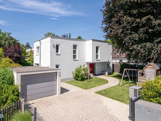 Modernes freistehendes Einfamilienhaus mit sonnenverwöhntem Garten