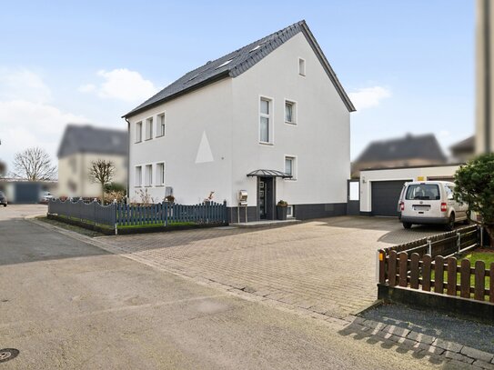 Bezauberndes Zwei- bis Dreifamilienhaus mit 8 Zimmern, Pool + Sauna und Garage in Hamm Herringen