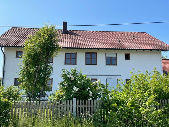 Freundliche 4,5-Zimmer-Wohnung mit Balkon und Garten in Zweifamilienhaus OT Binsham