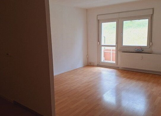 3 Raumwohnung mit Balkon hin der Hochparterre