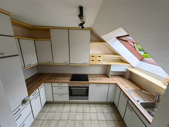 Wunderschöne 2 Zimmer DG-Wohnung mit Balkon