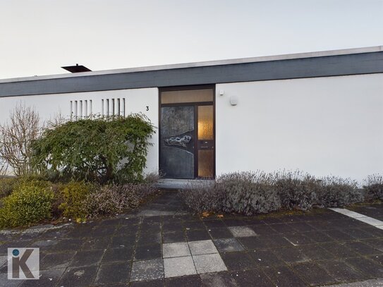 Einladender Bungalow mit Terrasse und charmanten Gartenflächen - Wohnen auf einer Ebene