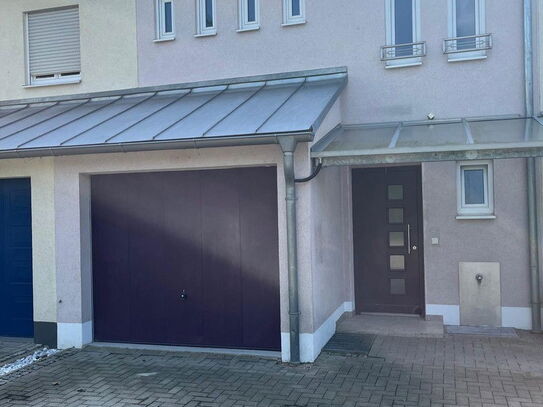 Architektonisch schönes und großzügig gestaltetes RMH mit EBK -7 Zimmer-Garage-in Gaimersheim-