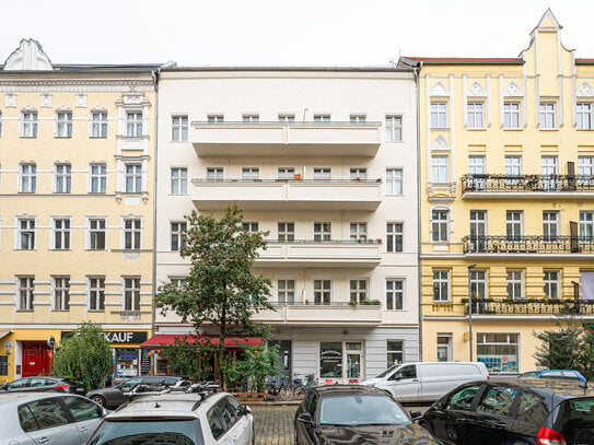 Leben im bunten Kiez - freie 2-Zi.-Altbauwohnung mit Balkon in Friedrichshain