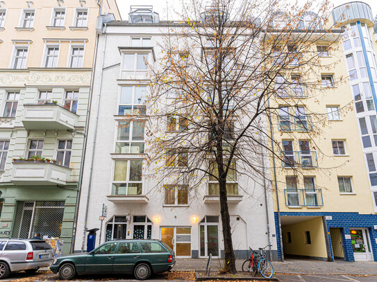 Charmante Dachgeschoss Wohnung in Top-Lage Berlin Mitte / Torstraße