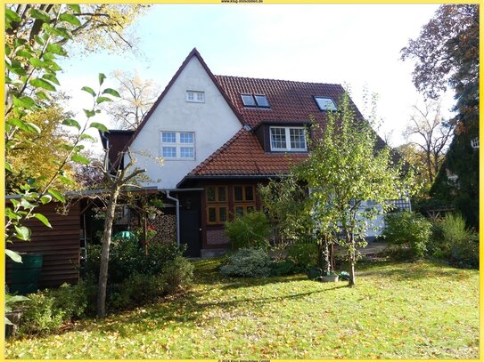 Frohnau! Charmante Landhaus-Villa mit neuer Heizung und schönem Sonnengarten unweit Zeltinger Platz