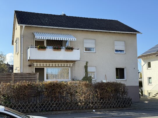 2 Familienhaus mit 3 Garagen/Grube und Stellplatz