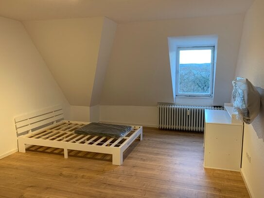 Möbliertes WG Zimmer mit Festungsblick - frisch saniert