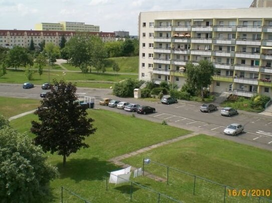 2 RWE *großzügig* mit Balkon + ebenerd. Aufzug, Bad mit Fenster und Wanne+Dusche