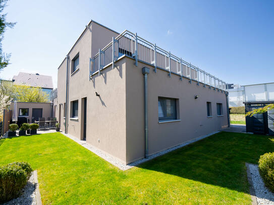 NEU im Angebot: Modernes 2-Familien-Haus im Bauhaus-Stil