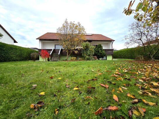 Zwei-Familien-Haus mit großem Grundstück