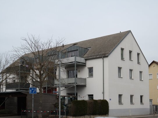 schöne 2-Zimmer DG-Wohnung in zentraler Lage