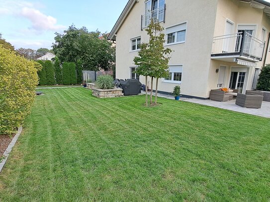 Großzügige Doppelhaushälfte mit großem Garten und zwei Terrassen