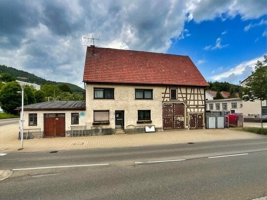 Wohnhaus mit großem Lager und Werkstattbereich