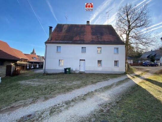 BHS mit 10 Zi., Garage im Nebengebäude u. separatem Gartengrund mit Teich nebenan