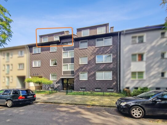 Hier wird das Wohngefühl zum Wohlgefühl: ruhig gelegene, moderne Dachgeschosswohnung mit Balkon