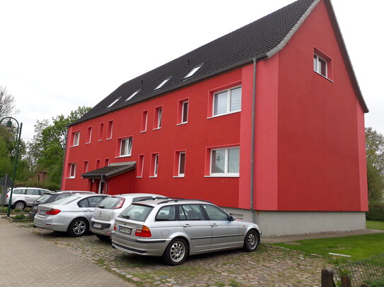 Renovierte 2 1/2 Zimmer Wohnung EG rechts