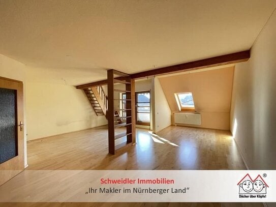 Wohnen unterm Dach! Schöne 3,5-Zimmer-Maisonette-Wohnung mit EBK, Balkon & Garage in Schnaittach