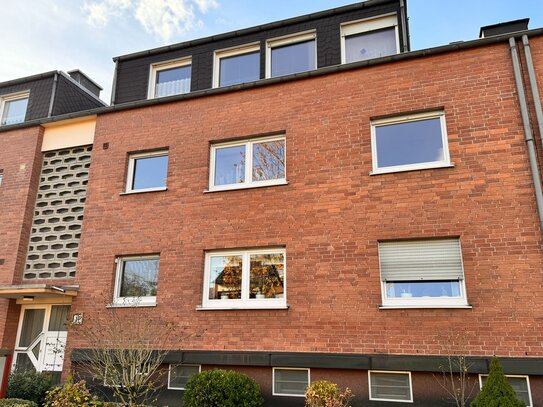 Großzügige Wohnung mit Balkon und Garage