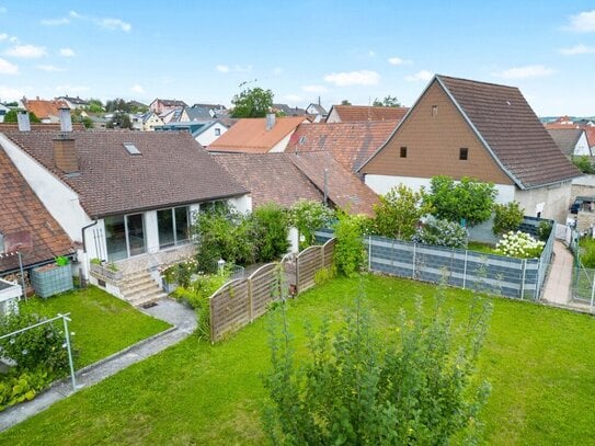 Zweifamilienhaus mit Ausbaureserve und großem, ruhigen Garten