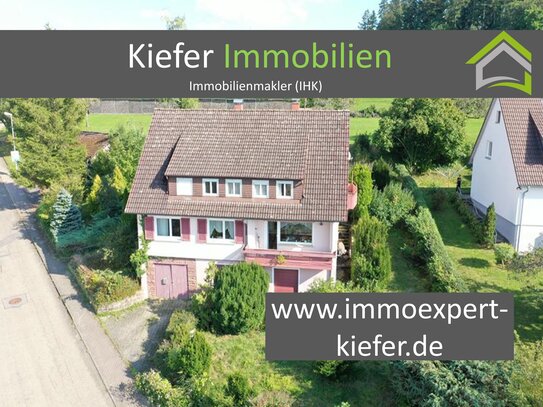 Renovierungsbedürftiges Ein- bis Zweifamilienhaus mit toller Aussicht!