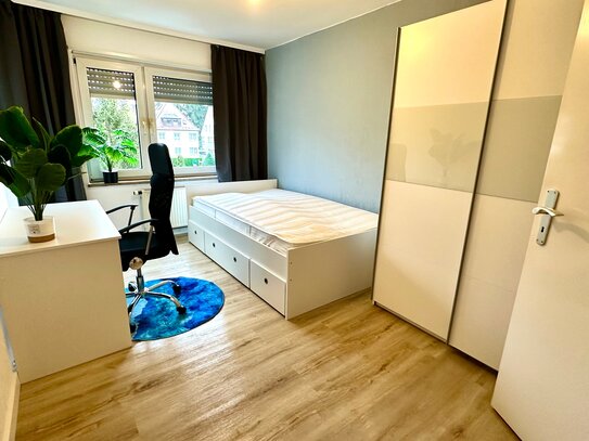 WG-Zimmer mit BALKON, neu möbliert + renoviert