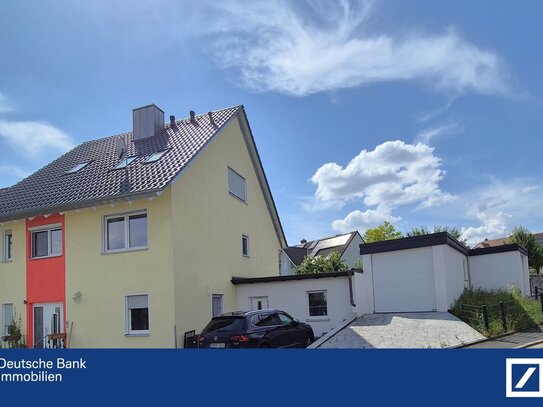 Modernisierte Doppelhaushälfte in Hemhofen: Familienidylle mit vielen Extras!