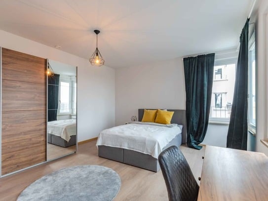 Geräumiges Zimmer in einer Coliving-Wohnung