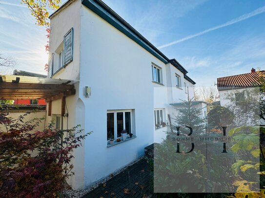 Modernisiertes Einfamilienhaus im Herzen der Innenstadt - mit Kamin, Einbauküche und Carport