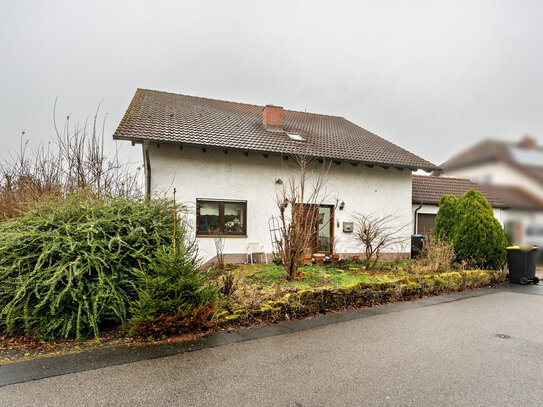 Zweifamilienhaus mit Potential in ruhiger Lage von Schwarzach!