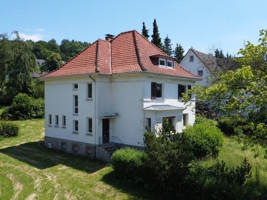 Elegante Stadtvilla von 1936: Zeitloser Charme und Großzügigkeit