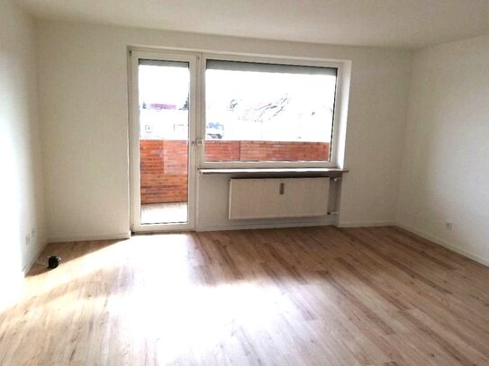 Gut geschnittene 2-Zimmer-Wohnung mit Einbauküche, Balkon, Aufzug und Tiefgarage!