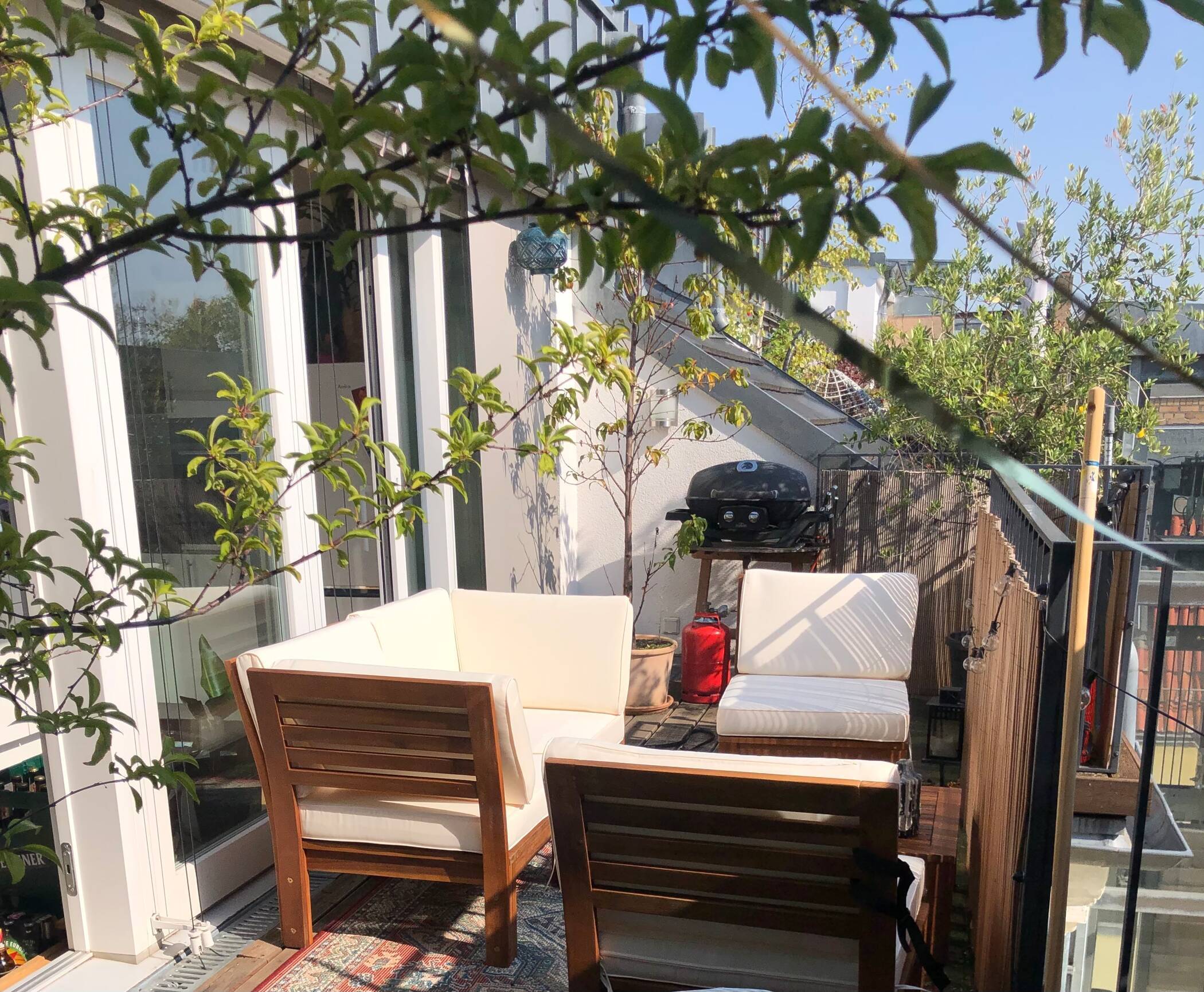 Sunny terrace, sweet berries & cozy movie nights: 87sqm dream close to Mauerpark (1 Yr All-In) - Foto 1
