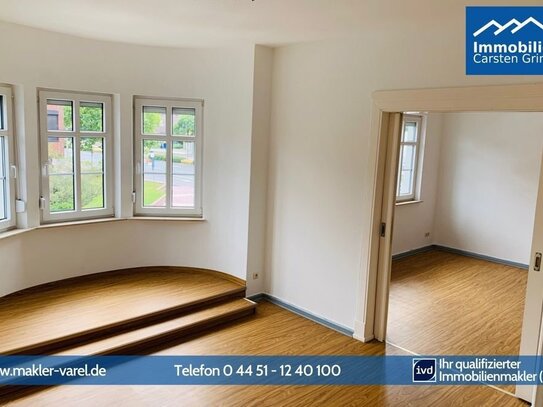 Mitten in der Stadt! Altbauwohnung in Villa - mit Balkon und Terrasse! Mithilfsbereite Mieter gesucht(Garten) uvm.