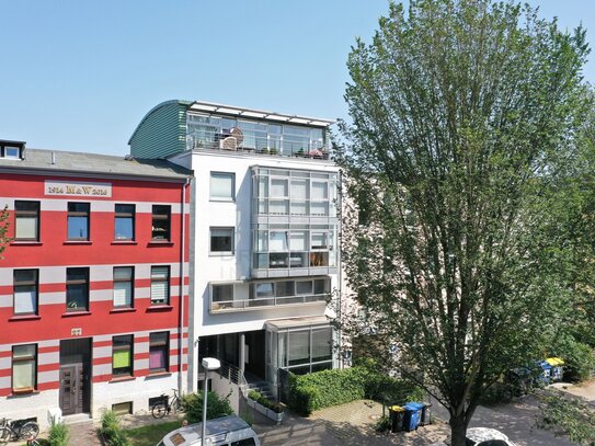 Helle, moderne Wohnung mit Einbauküche, Vollbad, Einbauschränken, Balkon & Stellplatz