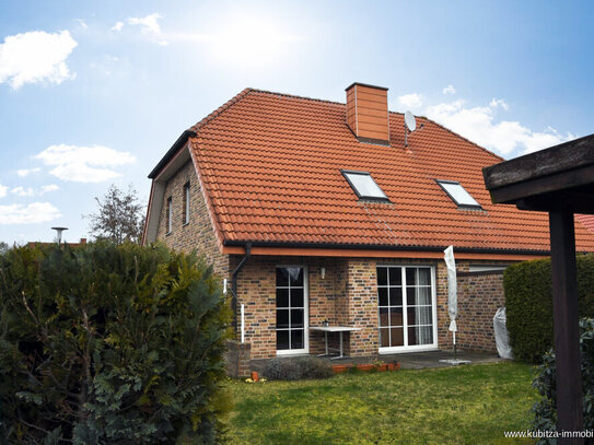 Zingst, Doppelhaushälfte Nähe Stadtkern u. Hafen, 4,5 Raum mit Garten inkl. Carport!