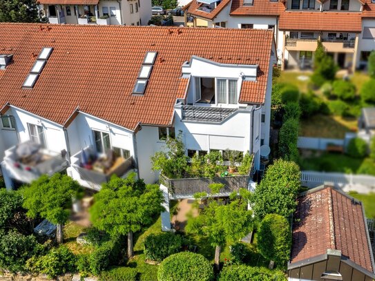 Schicke Wohnung, Doppelgarage, großer Südbalkon!